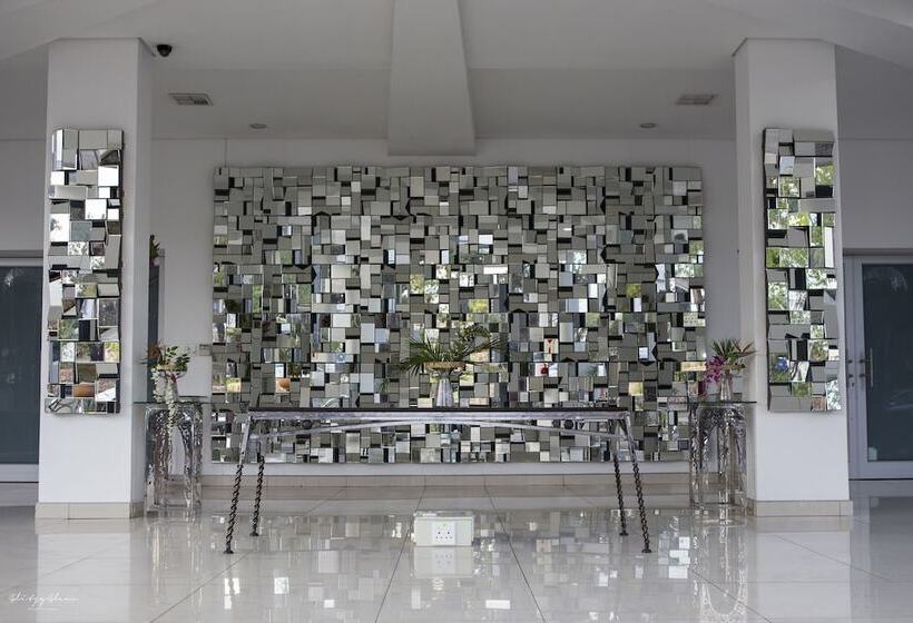 The Lakes Hotel And Conference Centre