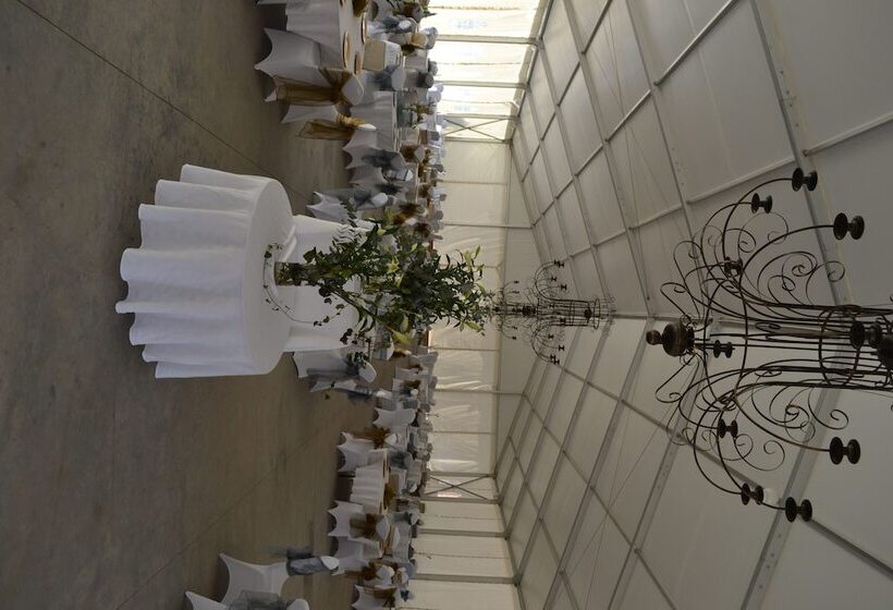 The Lakes Hotel And Conference Centre