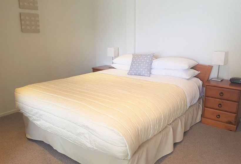 Waimahana Luxury Lakeside Apartments