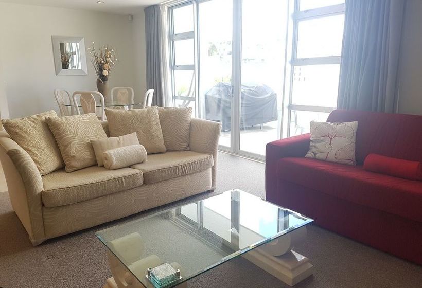 Waimahana Luxury Lakeside Apartments