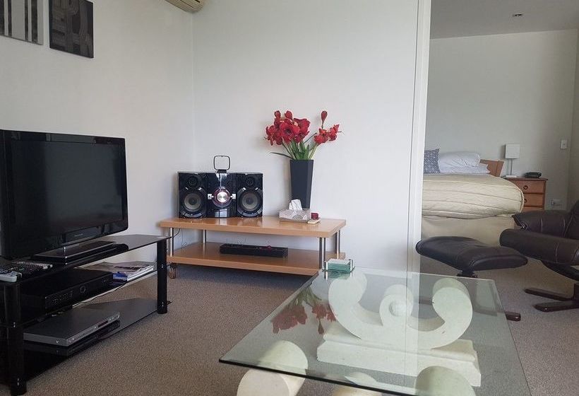 Waimahana Luxury Lakeside Apartments