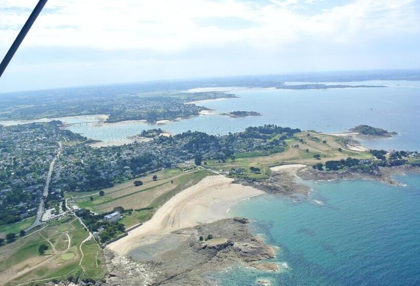 Au Logis De La Rance Bed And Breakfast