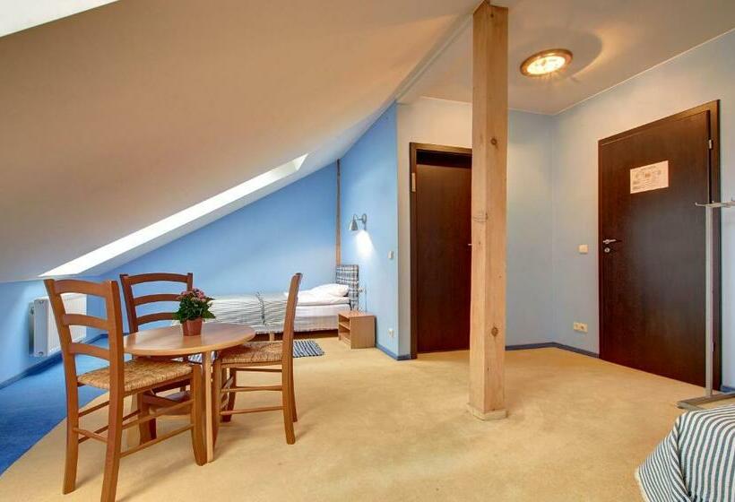 تختخواب و صبحانه Aero