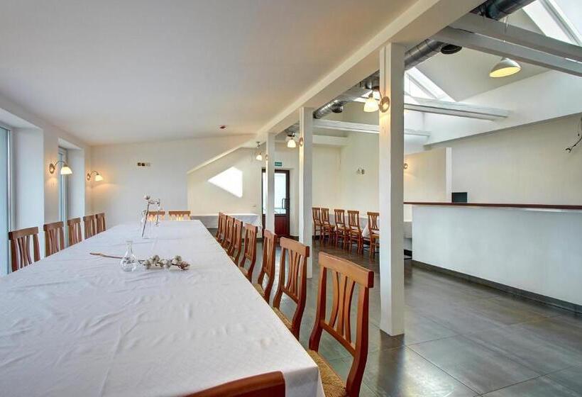 تختخواب و صبحانه Aero