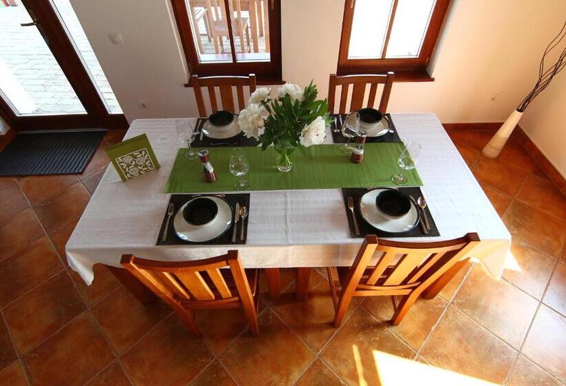 مبيت وإفطار Bibic Nature Lodge