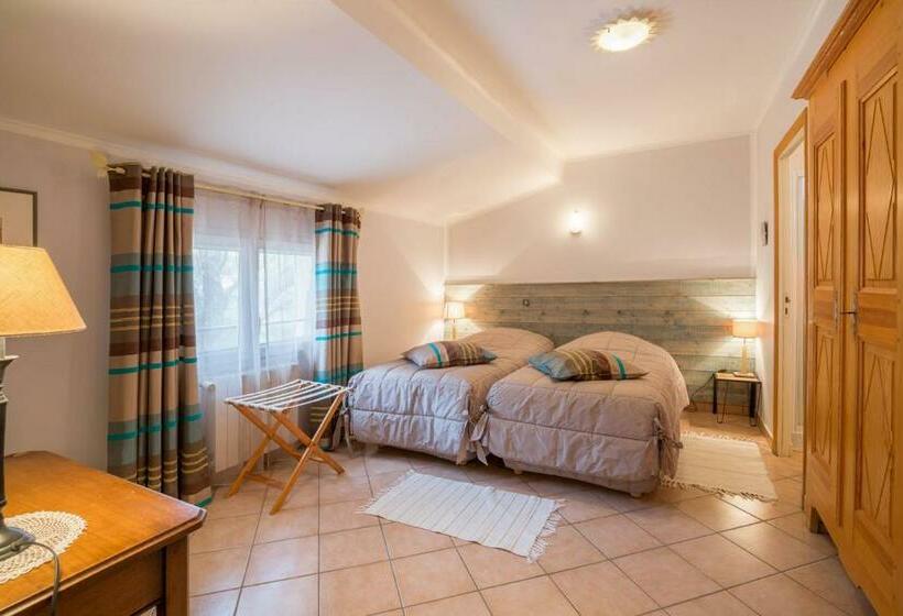 Bed and Breakfast Gite De Groupe 15p, 7 Ch, 6 Sdb, Parc Et Salle De Réception, Ou Chambres D Hotes