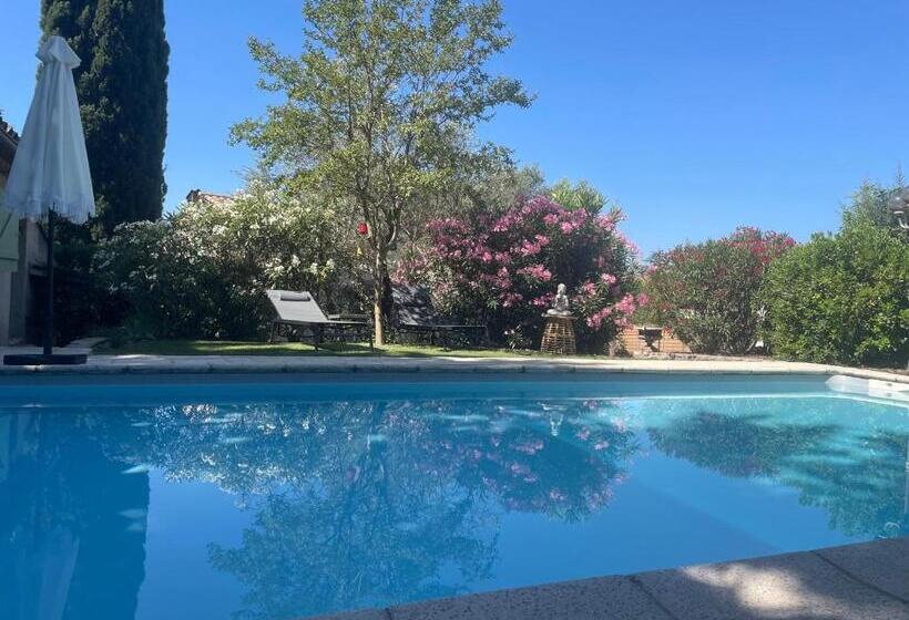 مبيت وإفطار Mas Lou Piastoun