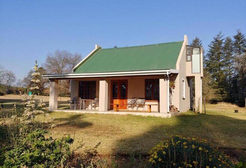 בית מלון כפרי Wild Hare Cottages