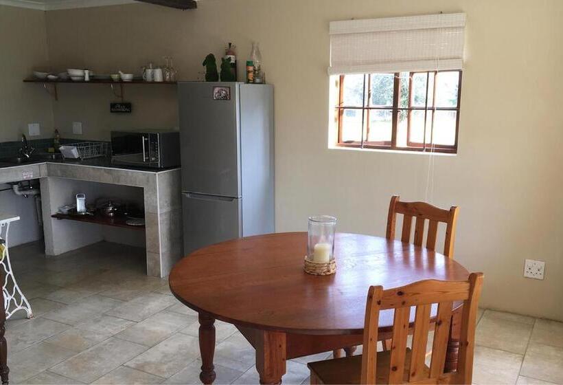 בית מלון כפרי Wild Hare Cottages