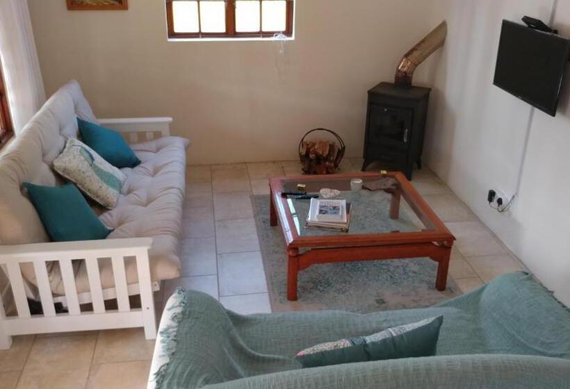 בית מלון כפרי Wild Hare Cottages