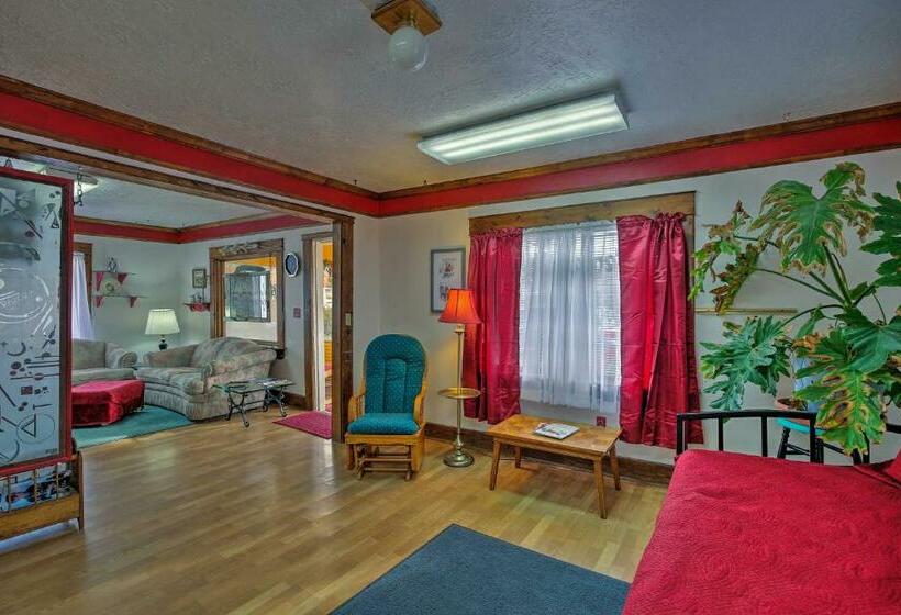 פנסיון Center Street Cottage