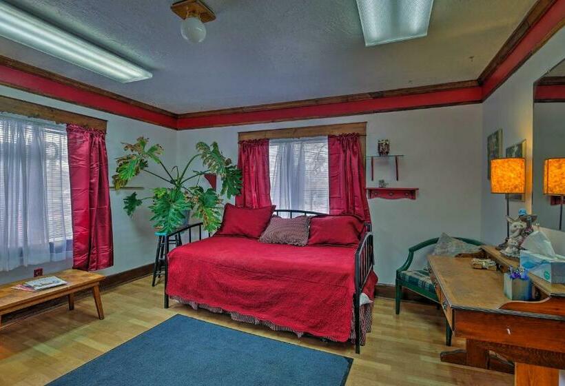 פנסיון Center Street Cottage