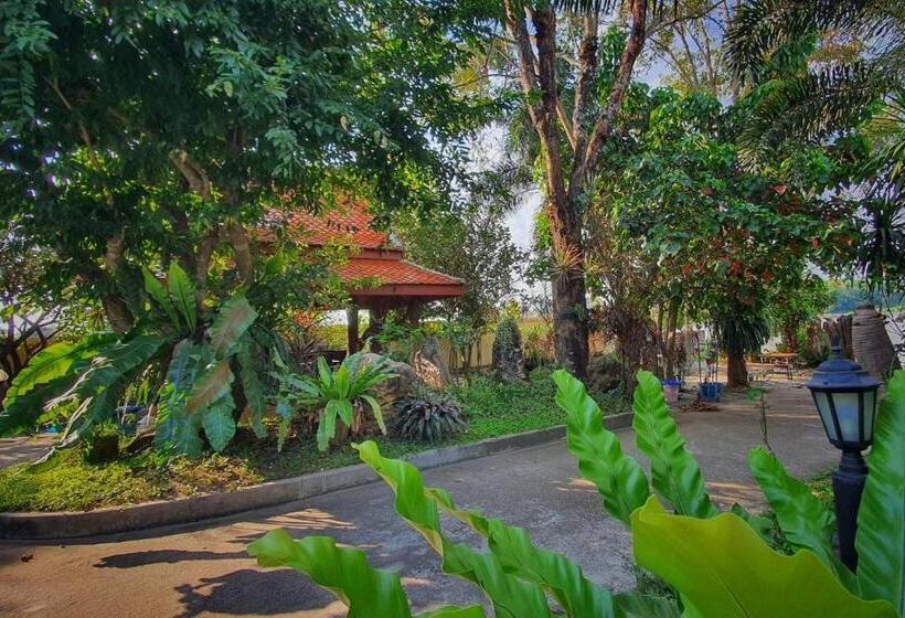 פנסיון Ruen Thai Ban Rim Nam