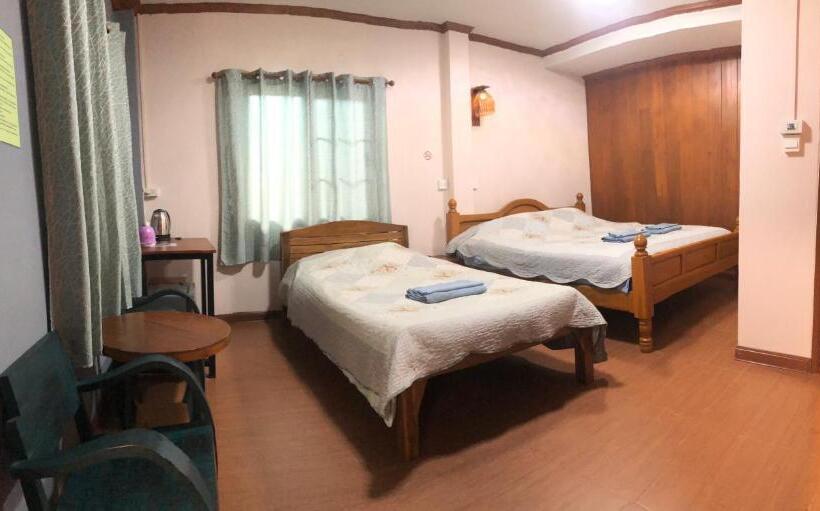 פנסיון Ruen Thai Ban Rim Nam