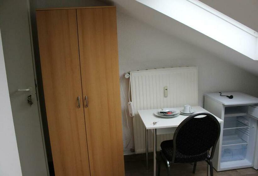 Пансион Zv Scholtz Gästehaus Neuötting Simbacher Straße 7