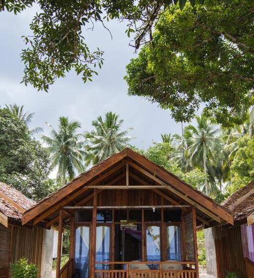 Pristine Paradise Dive Resort Una Una