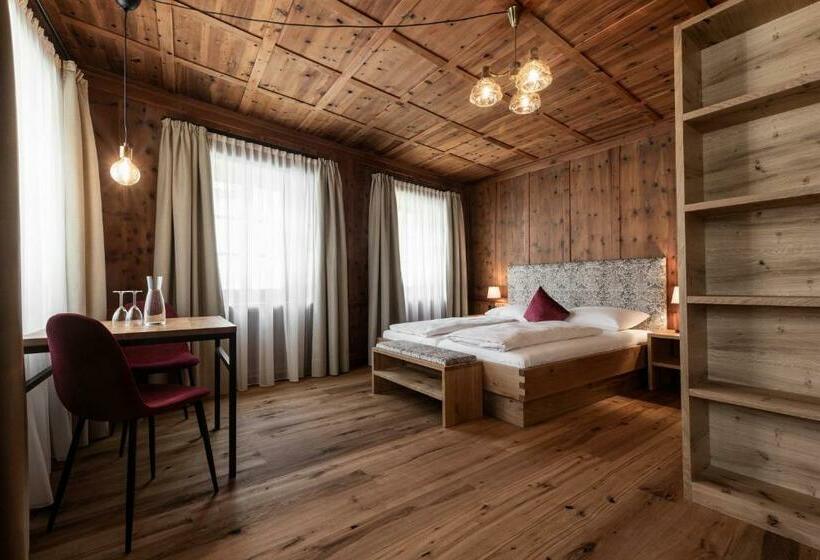 הוסטל Garni Hotel Tauber