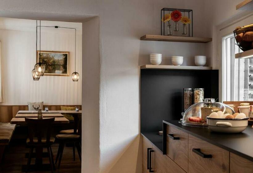 הוסטל Garni Hotel Tauber