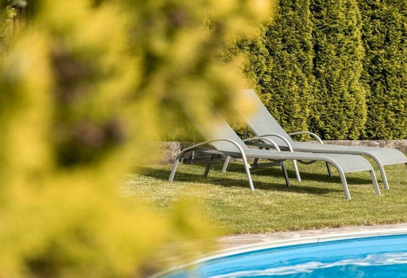 הוסטל Garni Hotel Tauber