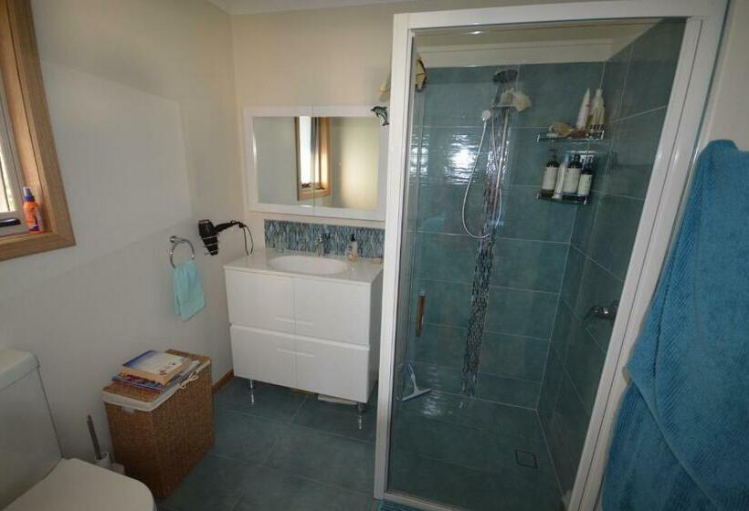 تختخواب و صبحانه Seascape Beach House