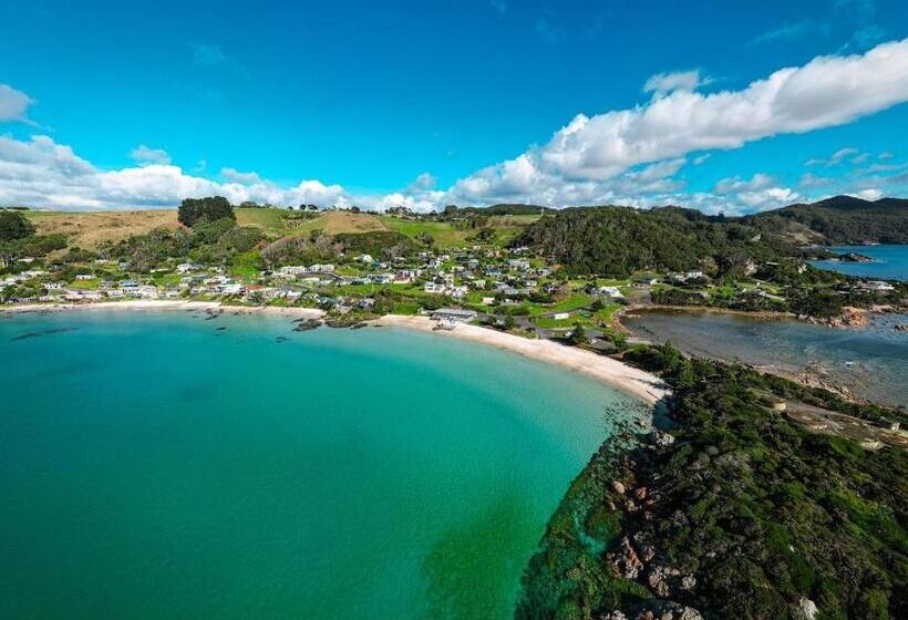 تختخواب و صبحانه Seascape Beach House