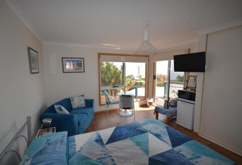 تختخواب و صبحانه Seascape Beach House