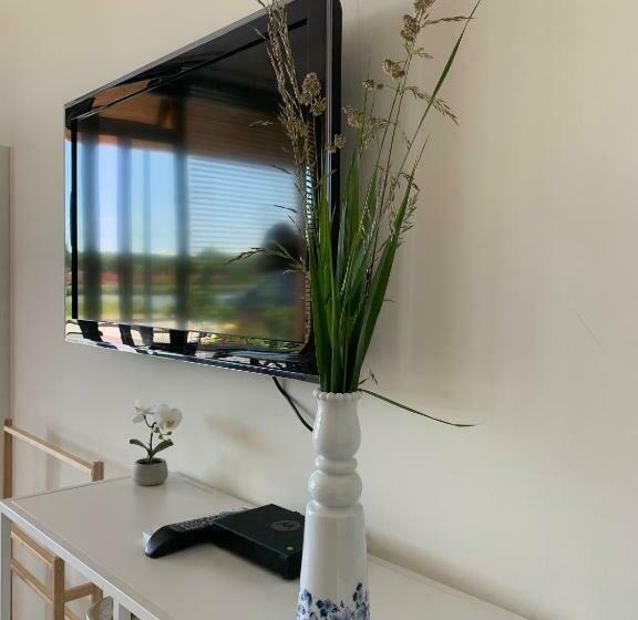 تختخواب و صبحانه Waterfront Studio