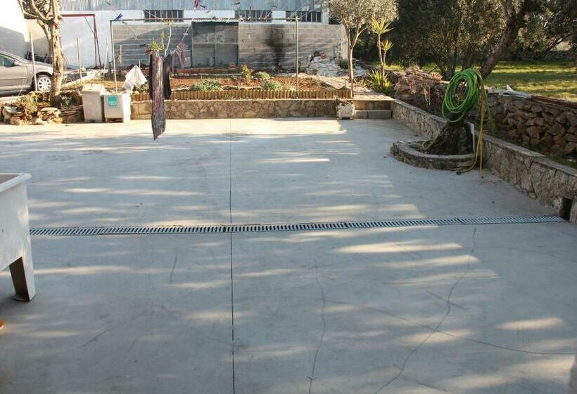 بنسيون Casa Talika