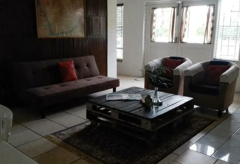 펜션 Dollery House