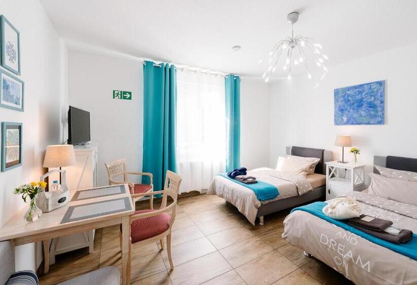 فندق صغير Gästehaus Am Flughafen Düsseldorf