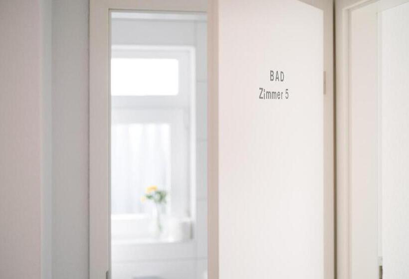 فندق صغير Gästehaus Am Flughafen Düsseldorf