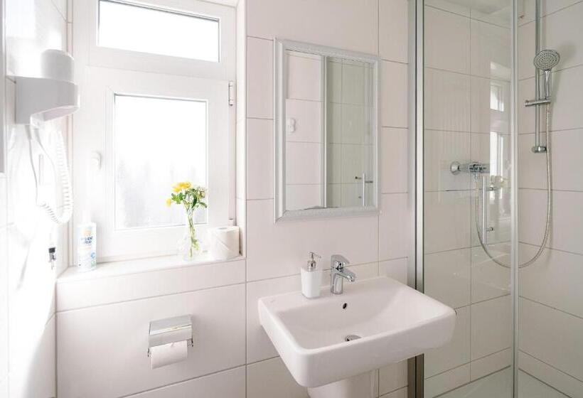 فندق صغير Gästehaus Am Flughafen Düsseldorf