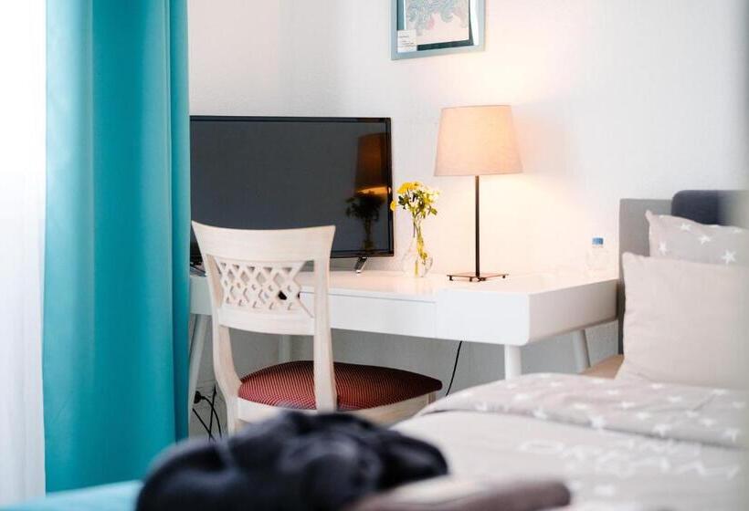 فندق صغير Gästehaus Am Flughafen Düsseldorf