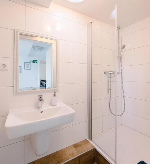 فندق صغير Gästehaus Am Flughafen Düsseldorf