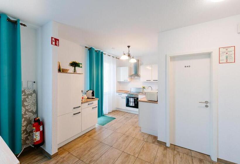 فندق صغير Gästehaus Am Flughafen Düsseldorf