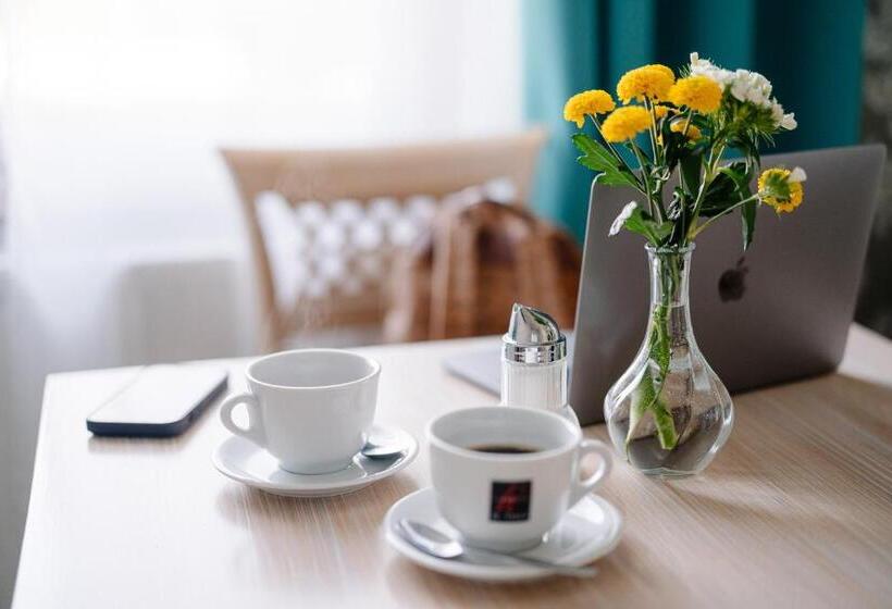 فندق صغير Gästehaus Am Flughafen Düsseldorf