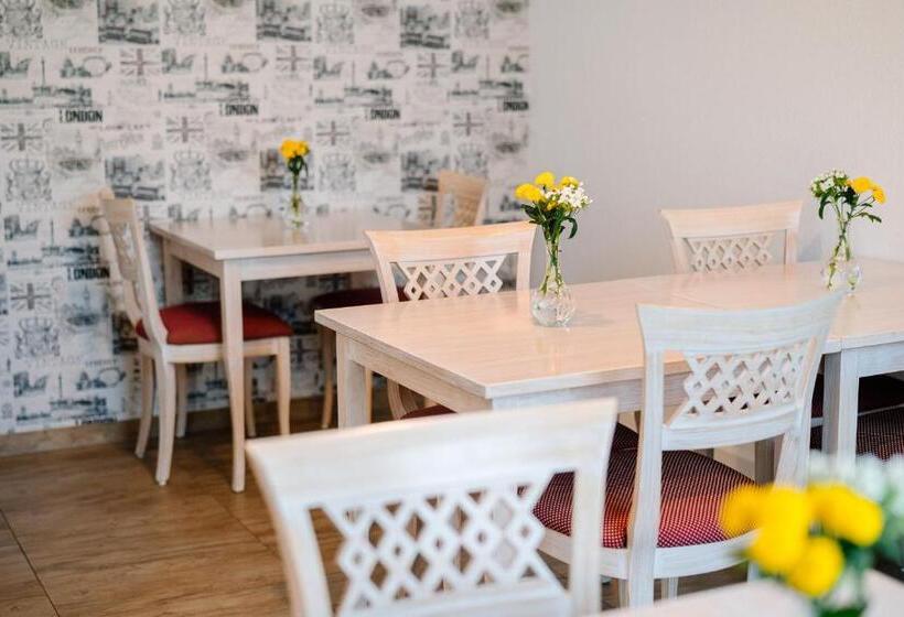 فندق صغير Gästehaus Am Flughafen Düsseldorf