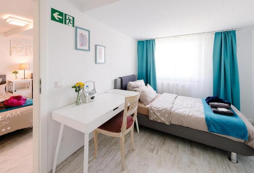 فندق صغير Gästehaus Am Flughafen Düsseldorf