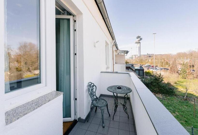 فندق صغير Gästehaus Am Flughafen Düsseldorf