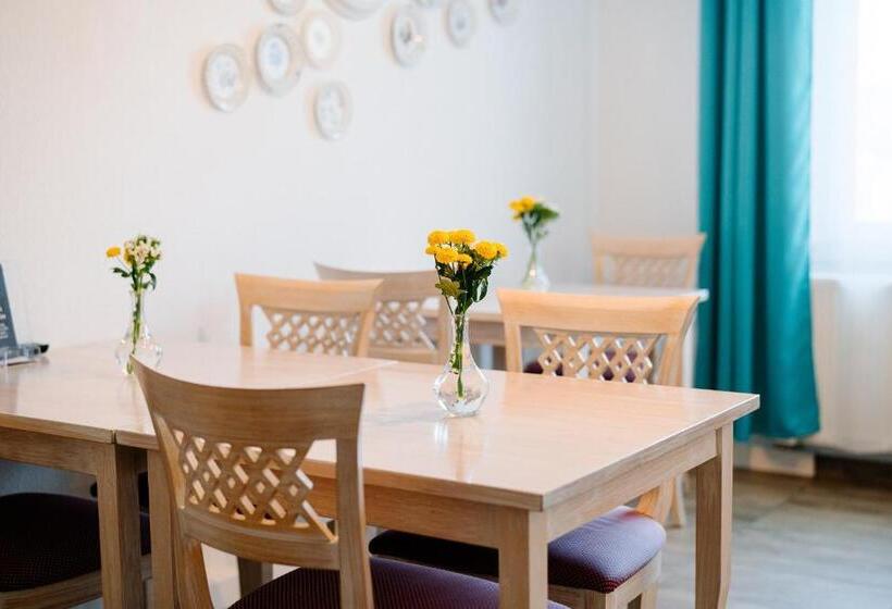 فندق صغير Gästehaus Am Flughafen Düsseldorf