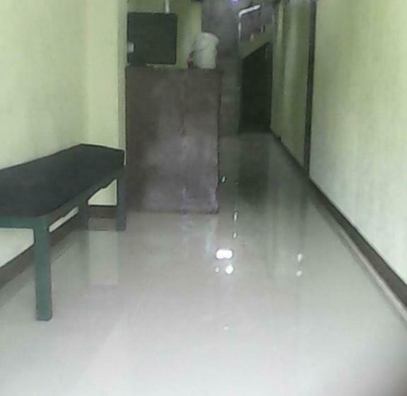 Rms Travellers Inn   Hostel