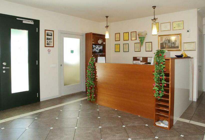 민박 Azienda Agrituristica Ai Prai