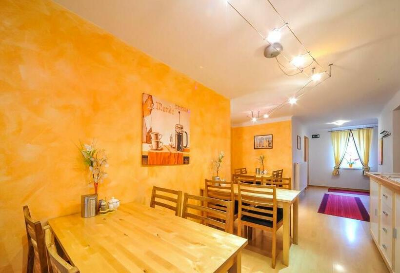 مبيت وإفطار Cafe Hoppala