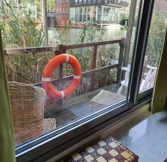 تختخواب و صبحانه Great Canal Studio   Water View & Free Parking