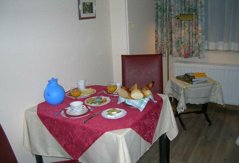 تختخواب و صبحانه Liry S Home