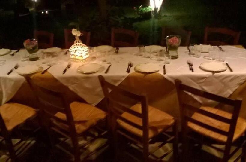 فندق Agriturismo Tre Santi