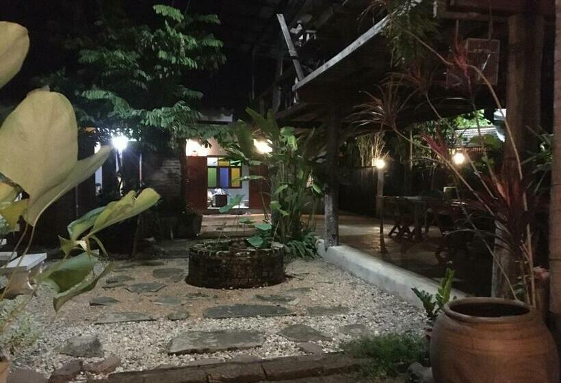 בית מלון כפרי Baan Mali Lampang Homestay