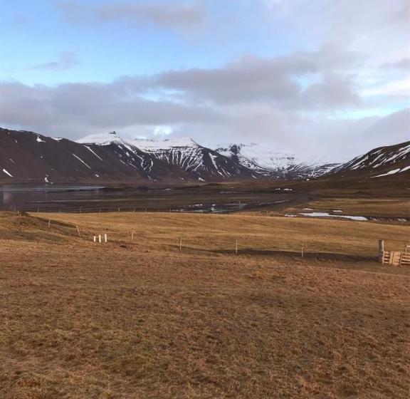 هتل Eiði Farmhouse