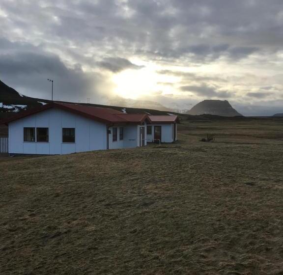 هتل Eiði Farmhouse