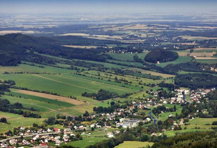 בית מלון כפרי M